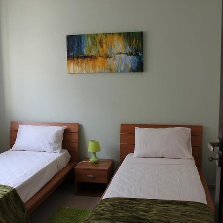 Sunny 2 Bedroom, 2 Bathrooms, Seaside Apt. Sliema Esterno foto