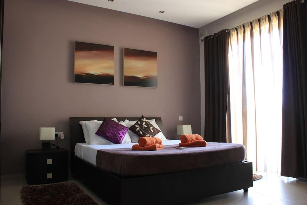 Sunny 2 Bedroom, 2 Bathrooms, Seaside Apt. Sliema Esterno foto