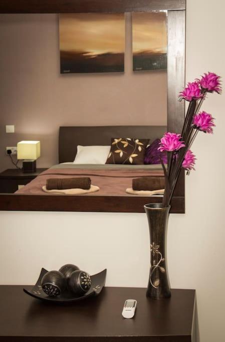 Sunny 2 Bedroom, 2 Bathrooms, Seaside Apt. Sliema Esterno foto