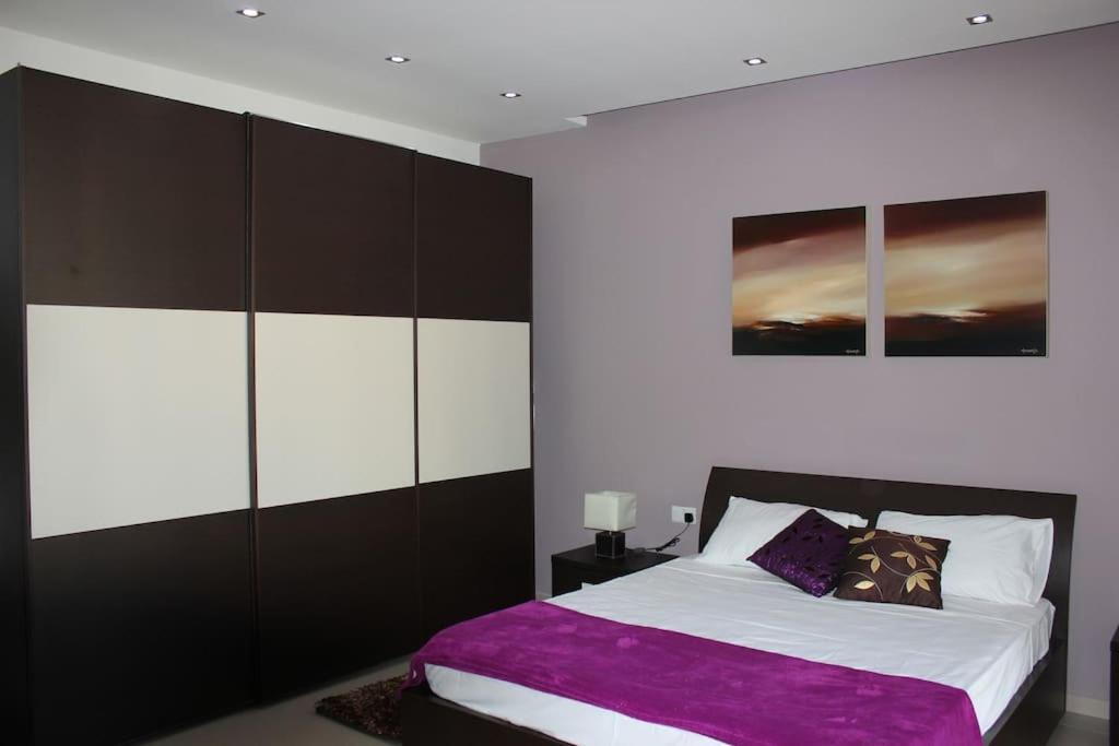 Sunny 2 Bedroom, 2 Bathrooms, Seaside Apt. Sliema Esterno foto