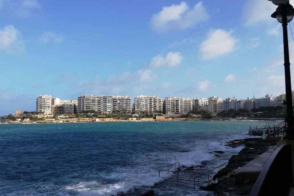 Sunny 2 Bedroom, 2 Bathrooms, Seaside Apt. Sliema Esterno foto