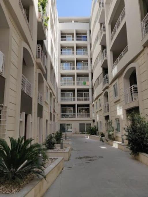 Sunny 2 Bedroom, 2 Bathrooms, Seaside Apt. Sliema Esterno foto