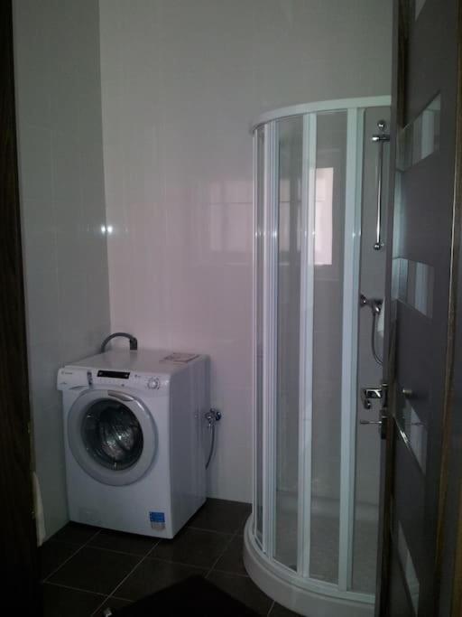 Sunny 2 Bedroom, 2 Bathrooms, Seaside Apt. Sliema Esterno foto
