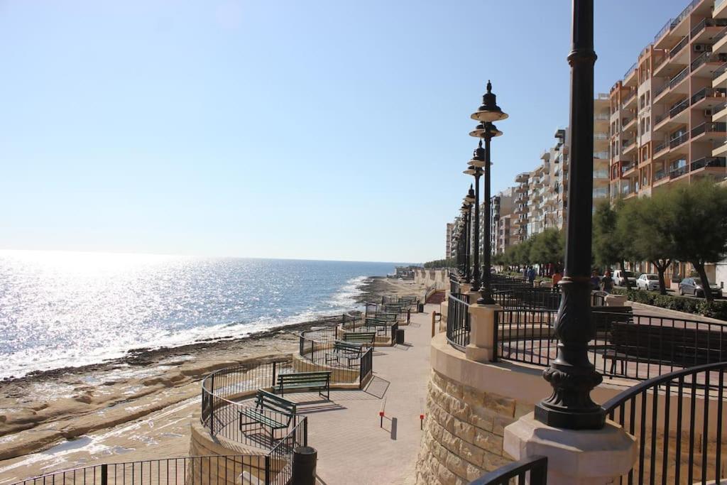 Sunny 2 Bedroom, 2 Bathrooms, Seaside Apt. Sliema Esterno foto