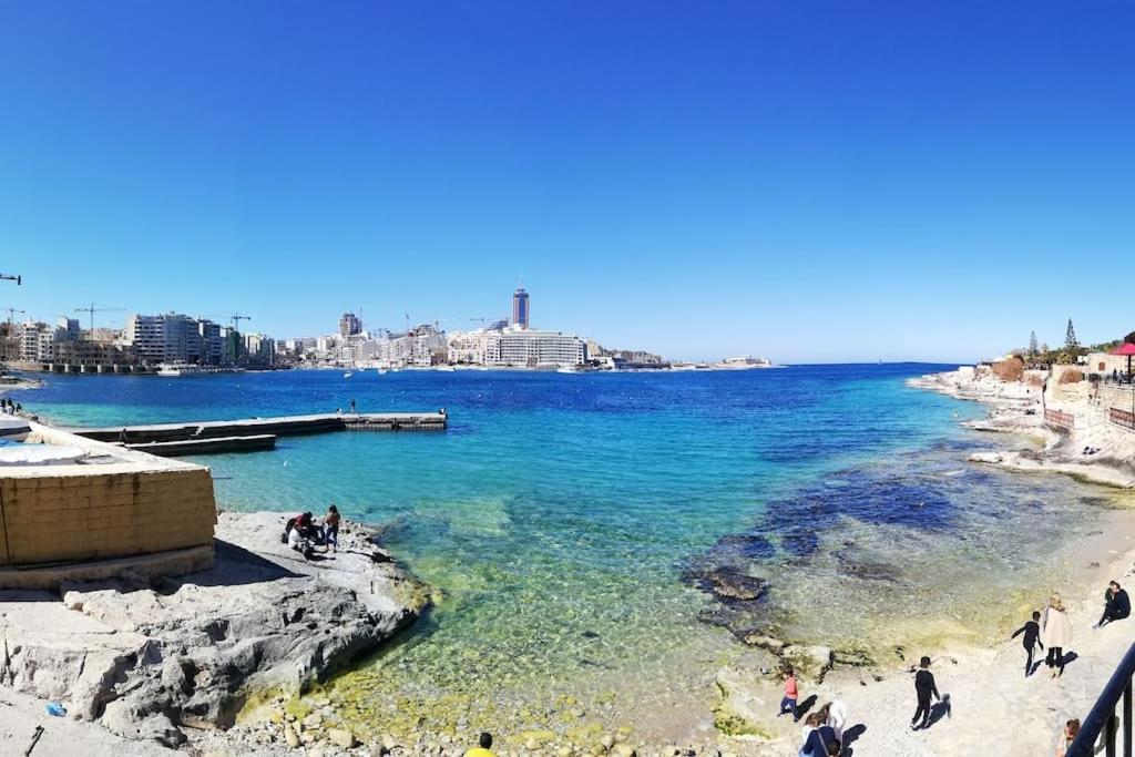 Sunny 2 Bedroom, 2 Bathrooms, Seaside Apt. Sliema Esterno foto