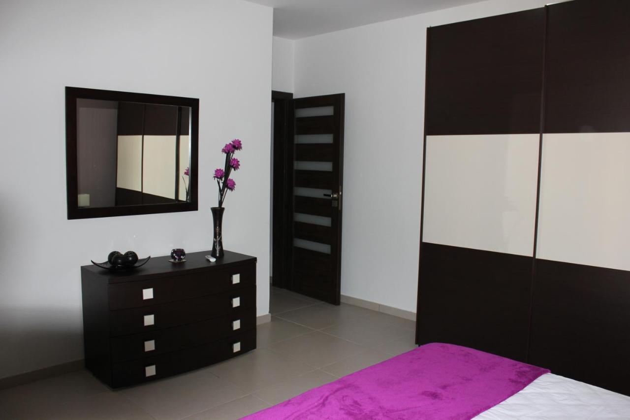Sunny 2 Bedroom, 2 Bathrooms, Seaside Apt. Sliema Esterno foto