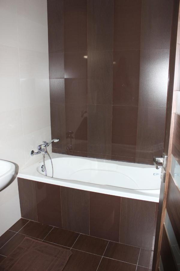 Sunny 2 Bedroom, 2 Bathrooms, Seaside Apt. Sliema Esterno foto