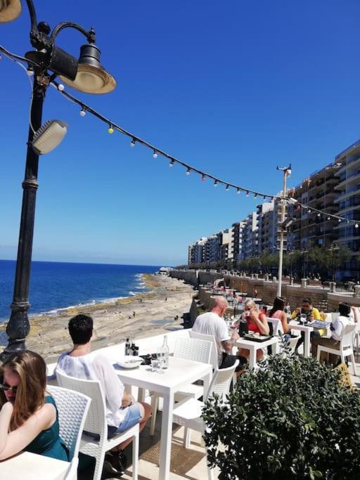 Sunny 2 Bedroom, 2 Bathrooms, Seaside Apt. Sliema Esterno foto