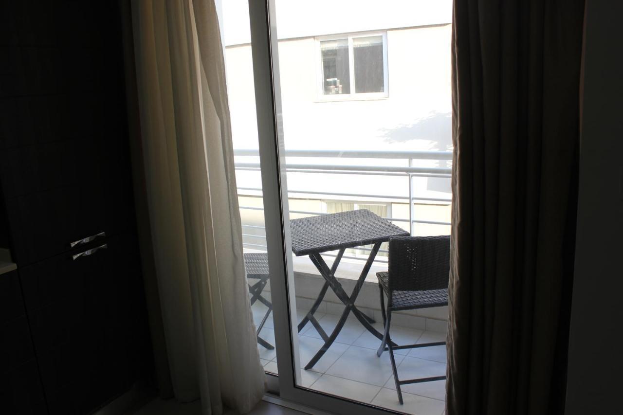 Sunny 2 Bedroom, 2 Bathrooms, Seaside Apt. Sliema Esterno foto